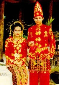  PAKAIAN  ADAT  peninggalan tradisional indonesia